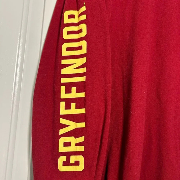 Universal Studios The Wizarding World of Harry Potter Gryffindor House TShirt - Picture 3 of 7